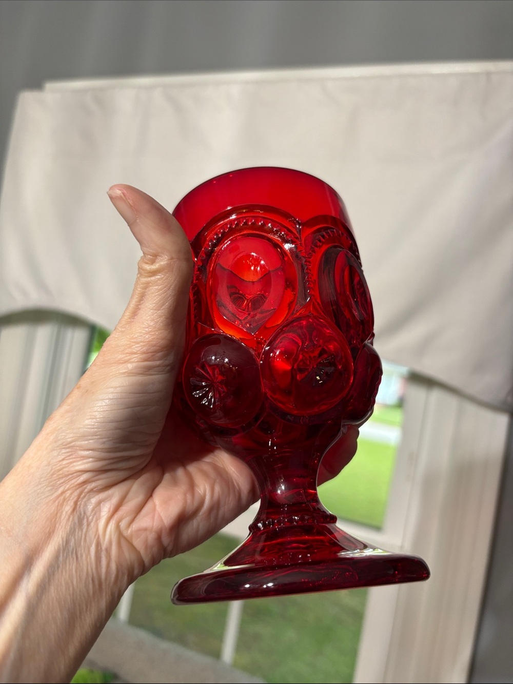 Ruby Red vintage L.E. Smith Glass Company "Moon and Stars" pattern water goblet - Picture 8 of 8